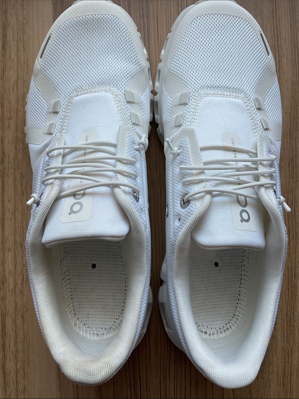 On Running women White Sneakers - Picture 2 of 9
